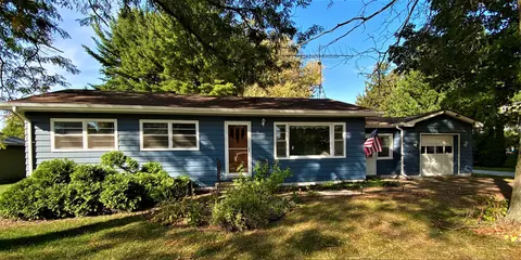 12 State St, Deerfield, WI 53531