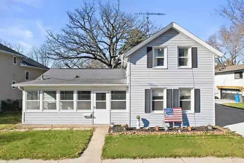 1004 N 4th St, Watertown, WI 53098