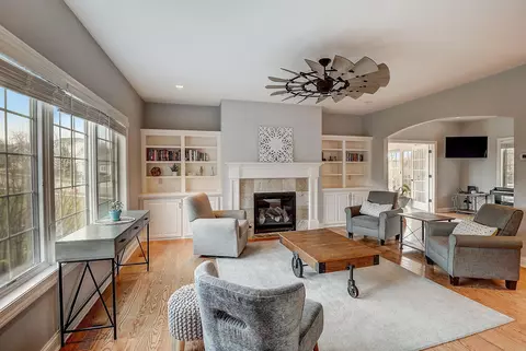 128 Westmorland Dr, Mount Horeb, WI 53572