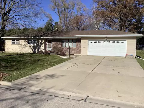 1250 Westhill Ave, Platteville, WI 53818