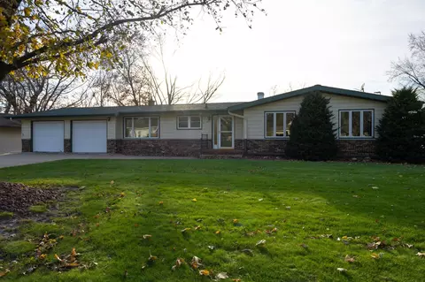 112 W Monroe St, Mauston, WI 53948