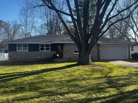 402 Pinecrest Ave, Stevens Point, WI 54481