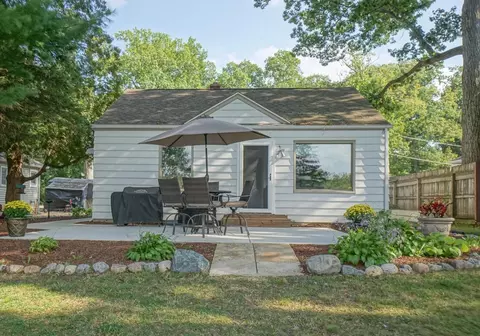 2744 Fox Grove Dr, Waterford, WI 53185