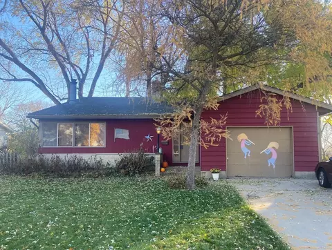 906 Progressive Ln, Monona, WI 53716