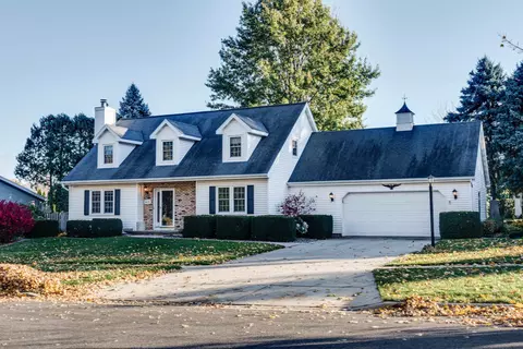 1405 Dover Dr, Waunakee, WI 53597