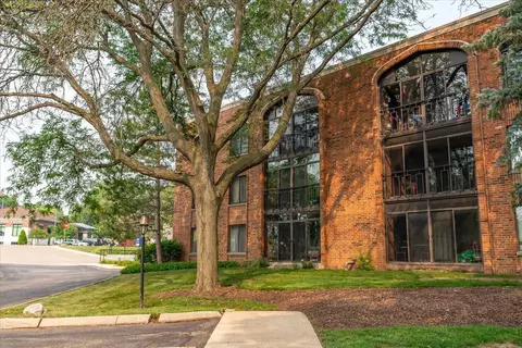 325 S Yellowstone Dr #220, Madison, WI 53705
