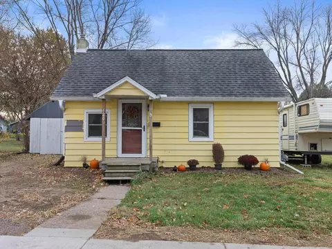 620 11th St, Baraboo, WI 53913