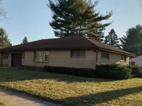 1904 S Hawthorne Park Dr, Janesville, WI 53545