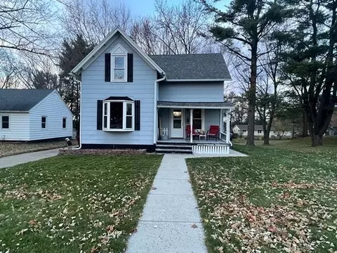 501 8th St, Reedsburg, WI 53959