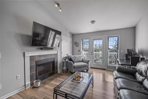 922 Harbor House Dr #5, Madison, WI 53719