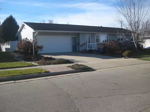 613 Pioneer Ave, Waupun, WI 53963