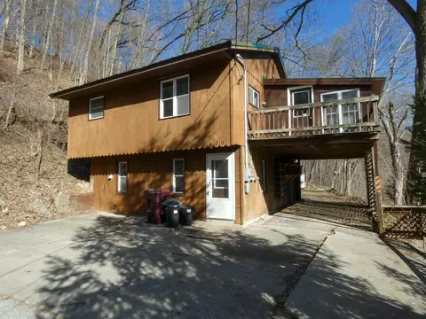 920 Garnavillo Ave, Mcgregor, IA 52157