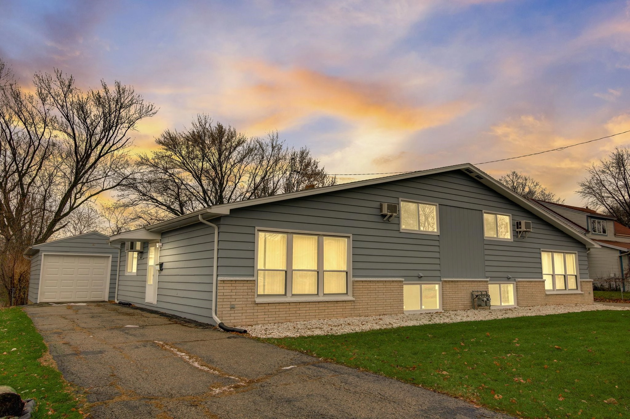 308 Cardinal Cres  