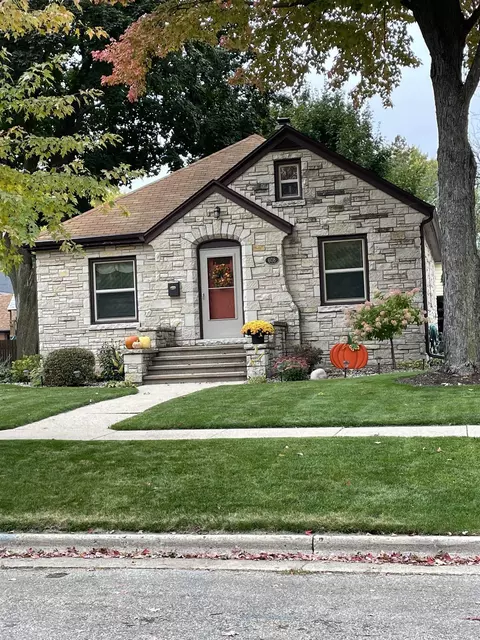 608 Greenfield Ave, Beaver Dam, WI 53916