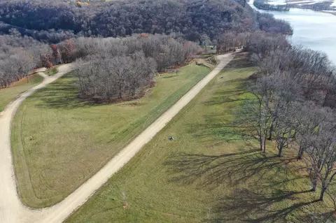 4902 Starlight Ln, Cassville, WI 53806