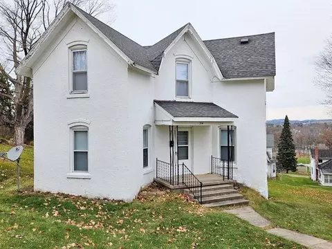 214 Liberty St, Elroy, WI 53929