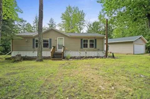 13394 Woodland Ln, Suring, WI 54174