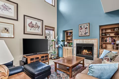 5 Bennett Ct, Madison, WI 53719