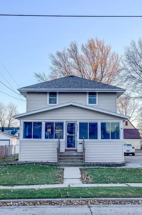 201 W Burnett St, Beaver Dam, WI 53916