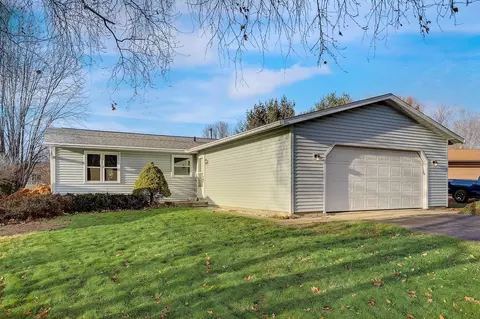 211 Hillside Ter, Poynette, WI 53955