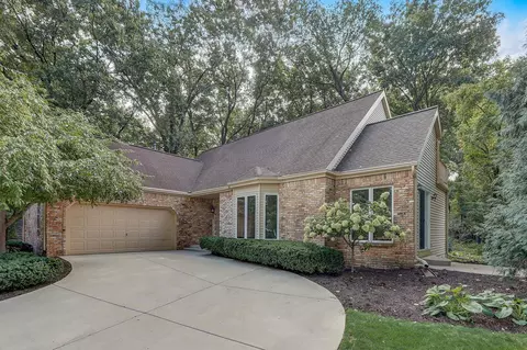 5861 Woods Edge Rd, Fitchburg, WI 53711