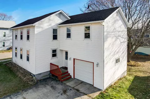 902 Summit Ave, Stoughton, WI 53589