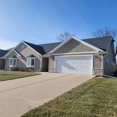 1202 Cody Pkwy, Platteville, WI 53818