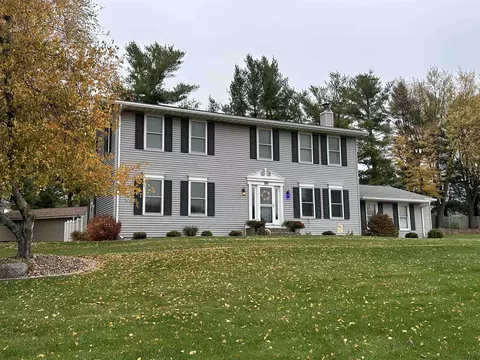 700 Heather Ln, Platteville, WI 53818