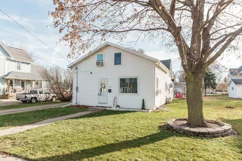 232 Center St, Randolph, WI 53956
