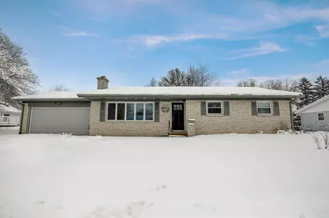 160 W Macarthur St, Sun Prairie, WI 53590