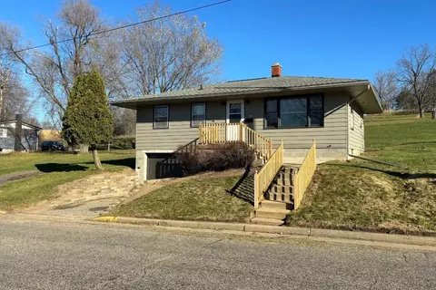 404 N Brooklyn Ave, Elroy, WI 53929