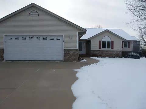 210 Prairie View Dr, Beaver Dam, WI 53916