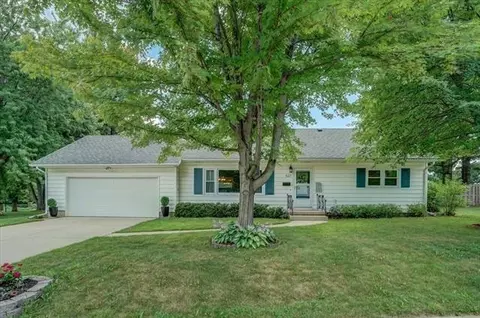 527 Clara St, Sun Prairie, WI 53590
