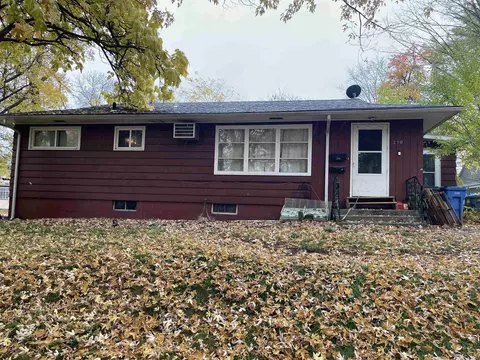 230 5th St, Baraboo, WI 53913