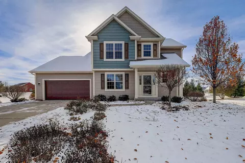 n59w34929 Lake Dr, Oconomowoc, WI 53066