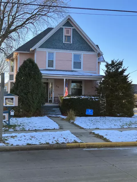 518 N Center St, Beaver Dam, WI 53916