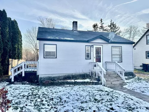904 Prairie St, Mauston, WI 53948
