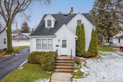 715 2nd St, Baraboo, WI 53913