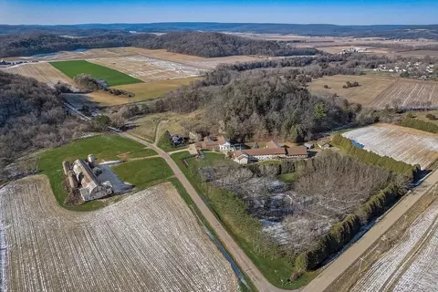 e11096 Yanke Drive, Prairie Du Sac, WI 53578
