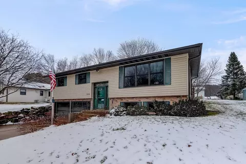 3036 Bollenbeck St, Cross Plains, WI 53528