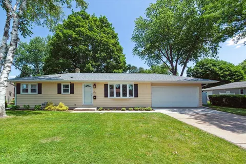 1712 N Harmony Dr, Janesville, WI 53545