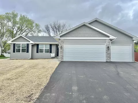 1911 St George Ln, Janesville, WI 53545