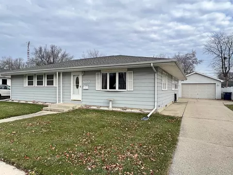 1253 S Pearl St, Janesville, WI 53546