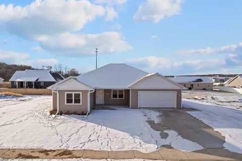 631 Roosevelt St, Baraboo, WI 53913