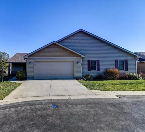 70 Berdella Ct, Cross Plains, WI 53528