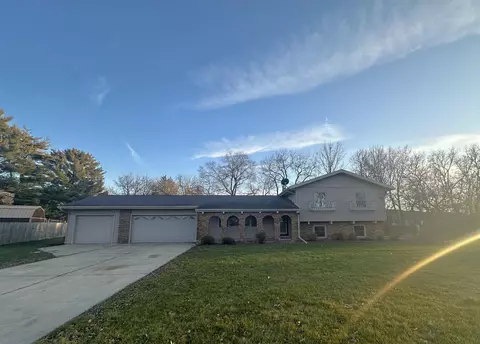 525 Meadow Green Ct, Monroe, WI 53566