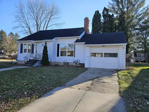 705 9th Ave, Baraboo, WI 53913