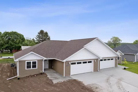 906 Roosevelt St, Baraboo, WI 53913