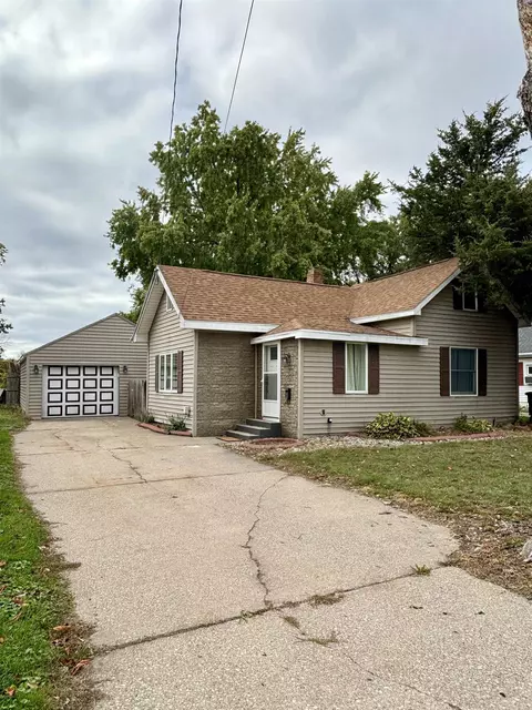 1831 Plymouth St, Oshkosh, WI 54901