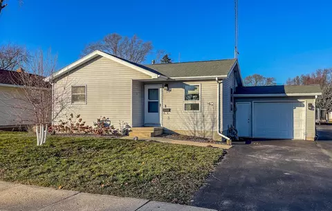 212 Charlton St, Beaver Dam, WI 53916